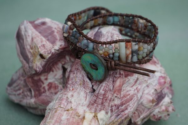 Sunset Shell – Pink & Blue Leather Wrap Bracelet - Image 2